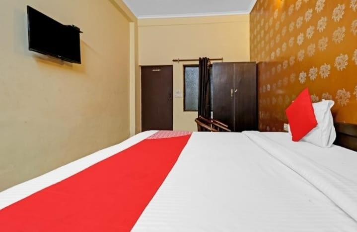 The Hotel Grace Place Inn Нью-Дели Экстерьер фото