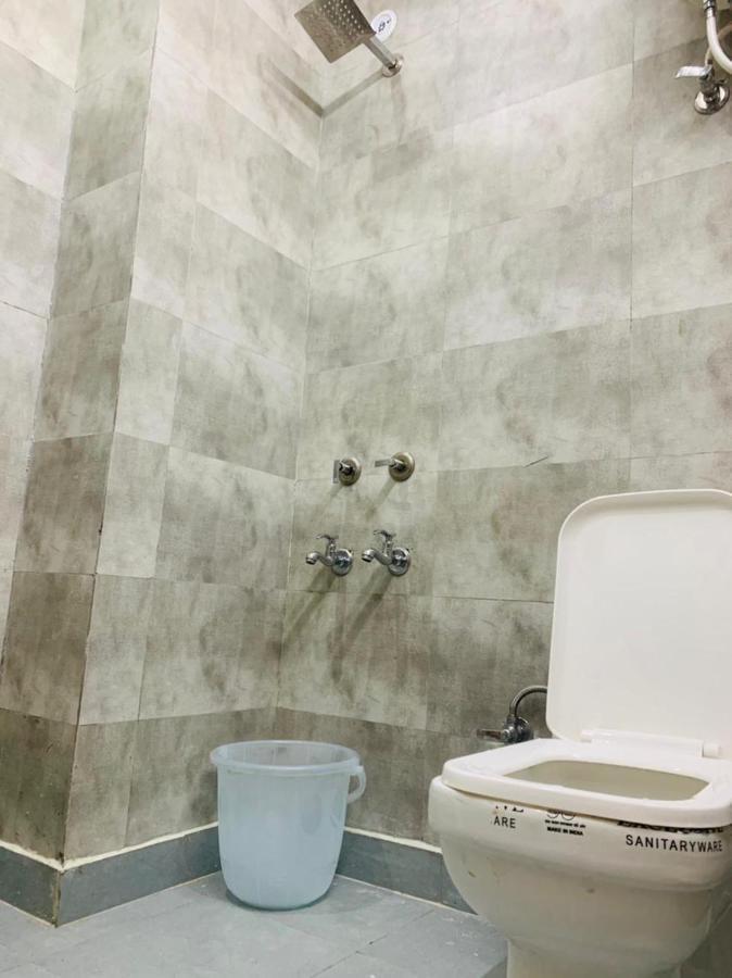 The Hotel Grace Place Inn Нью-Дели Экстерьер фото